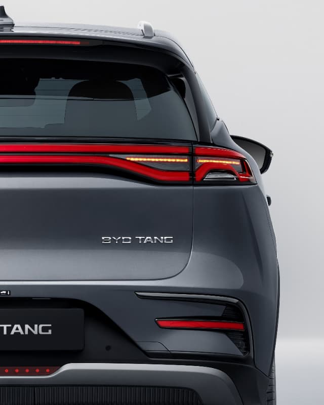 Découvrir la voiture BYD TANG au Sénégal